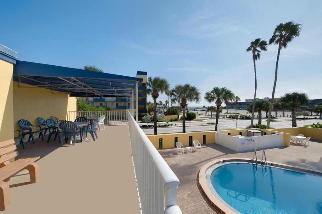 Days Inn By Wyndham Cocoa Beach Port Canaveral Eksteriør bilde